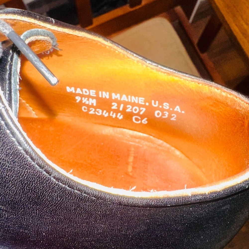 Classic Black Leather Men's Dress Shoes - Picture 15 of 15
